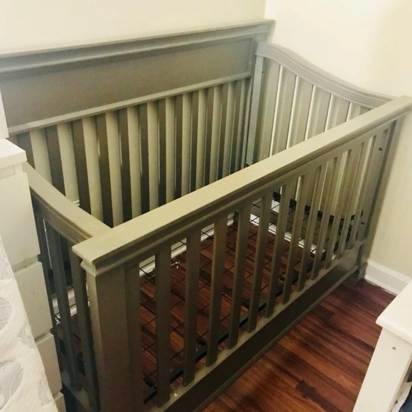 Davinci 4 in 1 convertible crib - Picture 1 of 4